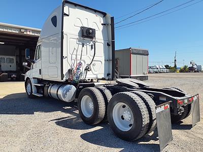 Used 2018 Freightliner Cascadia Sleeper Cab 6x4, Semi Truck for sale #594428 - photo 2