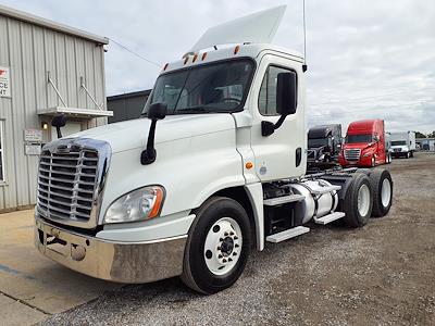 Used 2016 Freightliner Cascadia Day Cab 6x4, Semi Truck for sale #652734 - photo 1