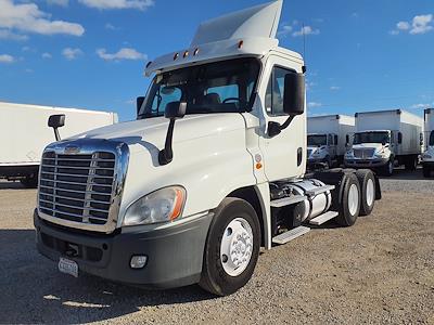 Used 2016 Freightliner Cascadia Day Cab 6x4, Semi Truck for sale #658506 - photo 1