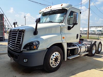 Used 2017 Freightliner Cascadia Day Cab 6x4, Semi Truck for sale #671427 - photo 1