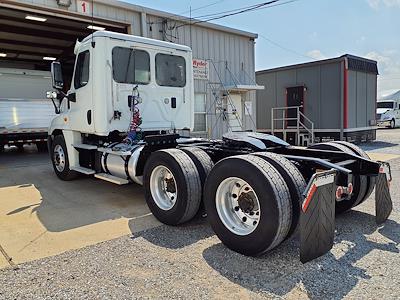 Used 2017 Freightliner Cascadia Day Cab 6x4, Semi Truck for sale #671427 - photo 2