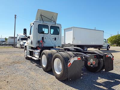 Used 2017 Freightliner Cascadia Day Cab 6x4, Semi Truck for sale #675801 - photo 2