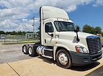 Used 2018 Freightliner Cascadia Day Cab 6x4, Semi Truck for sale #745153 - photo 4