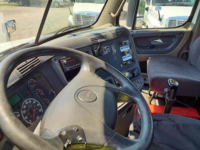 Used 2018 Freightliner Cascadia Day Cab 6x4, Semi Truck for sale #745156 - photo 1