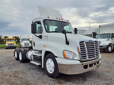 Used 2018 Freightliner Cascadia Day Cab 6x4, Semi Truck for sale #776615 - photo 1