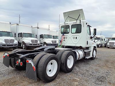 Used 2018 Freightliner Cascadia Day Cab 6x4, Semi Truck for sale #776615 - photo 2