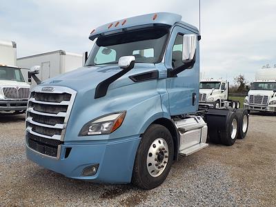 Used 2019 Freightliner Cascadia Day Cab 6x4, Semi Truck for sale #810118 - photo 1