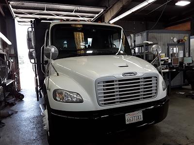 Used 2016 Freightliner M2 106 4x2, Flatbed Truck for sale #651151 - photo 2