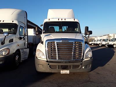 Used 2016 Freightliner Cascadia Day Cab 4x2, Semi Truck for sale #663414 - photo 2