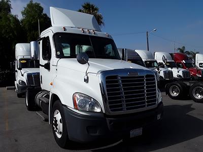 Used 2017 Freightliner Cascadia Day Cab 4x2, Semi Truck for sale #670628 - photo 1