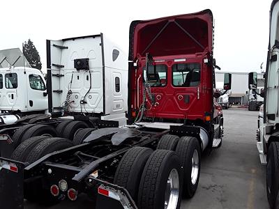 Used 2017 Freightliner Cascadia Day Cab 6x4, Semi Truck for sale #679600 - photo 2