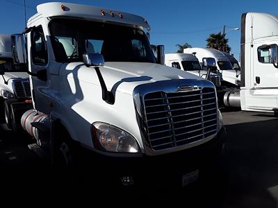 Used 2019 Freightliner Cascadia Day Cab 6x4, Semi Truck for sale #809831 - photo 1