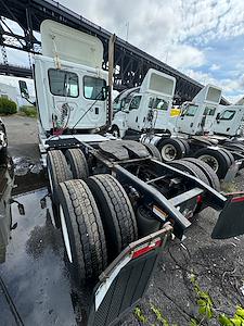 Used 2014 Freightliner Cascadia Day Cab 6x4, Semi Truck for sale #311466 - photo 2