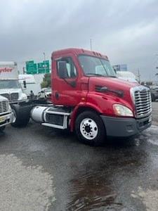 Used 2015 Freightliner Cascadia Day Cab 4x2, Semi Truck for sale #323293 - photo 1