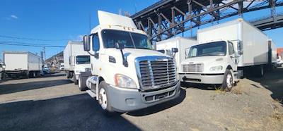 Used 2015 Freightliner Cascadia Day Cab 4x2, Semi Truck for sale #369546 - photo 1