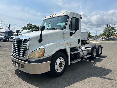 Used 2015 Freightliner Cascadia Day Cab 6x4, Semi Truck for sale #379861 - photo 1