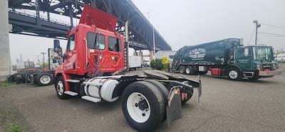 Used 2016 Freightliner Cascadia Day Cab 4x2, Semi Truck for sale #657979 - photo 2