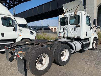 Used 2017 Freightliner Cascadia Day Cab 6x4, Semi Truck for sale #665024 - photo 2