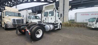 Used 2017 Freightliner Cascadia Day Cab 4x2, Semi Truck for sale #671998 - photo 2