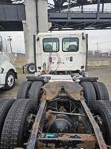 Used 2017 Freightliner Cascadia Day Cab 6x4, Semi Truck for sale #674003 - photo 2