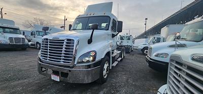 Used 2017 Freightliner Cascadia Day Cab 6x4, Semi Truck for sale #678770 - photo 1