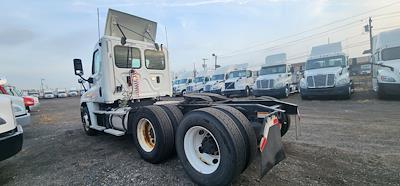 Used 2017 Freightliner Cascadia Day Cab 6x4, Semi Truck for sale #678770 - photo 2