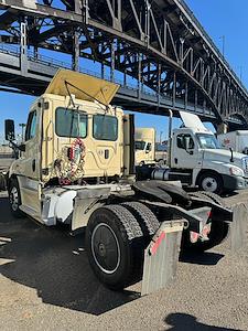 Used 2017 Freightliner Cascadia Day Cab 4x2, Semi Truck for sale #679836 - photo 2