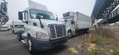 Used 2017 Freightliner Cascadia Day Cab 6x4, Semi Truck for sale #680669 - photo 1