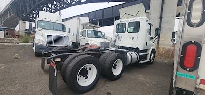 Used 2017 Freightliner Cascadia Day Cab 6x4, Semi Truck for sale #680669 - photo 2