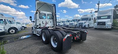 Used 2018 Freightliner Cascadia Day Cab 6x4, Semi Truck for sale #689184 - photo 2