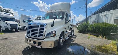 Used 2018 Freightliner Cascadia Day Cab 6x4, Semi Truck for sale #689184 - photo 1