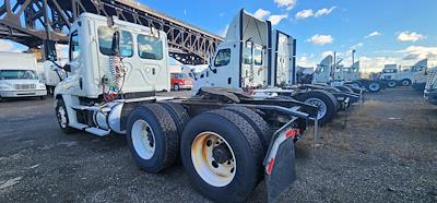 Used 2018 Freightliner Cascadia Day Cab 6x4, Semi Truck for sale #770923 - photo 2