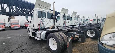 Used 2018 Freightliner Cascadia Day Cab 4x2, Semi Truck for sale #788889 - photo 2