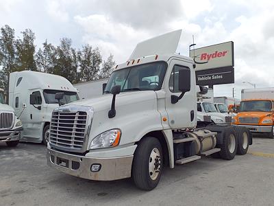 Used 2017 Freightliner Cascadia Day Cab 6x4, Semi Truck for sale #664522 - photo 1