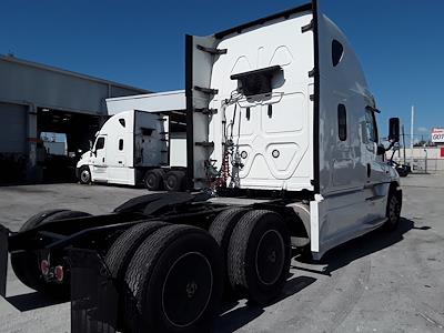 Used 2019 Freightliner Cascadia Sleeper Cab 6x4, Semi Truck for sale #807461 - photo 2