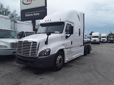 Used 2019 Freightliner Cascadia Sleeper Cab 6x4, Semi Truck for sale #821252 - photo 1