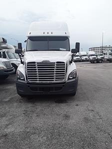 Used 2019 Freightliner Cascadia Sleeper Cab 6x4, Semi Truck for sale #821252 - photo 2