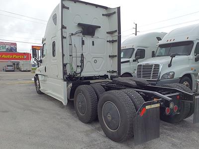 Used 2019 Freightliner Cascadia Sleeper Cab 6x4, Semi Truck for sale #867920 - photo 2