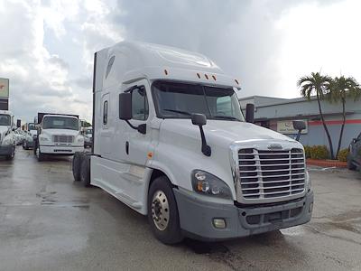 Used 2019 Freightliner Cascadia Sleeper Cab 6x4, Semi Truck for sale #867925 - photo 1