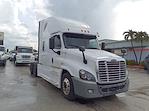 Used 2019 Freightliner Cascadia Sleeper Cab 6x4, Semi Truck for sale #867925 - photo 1