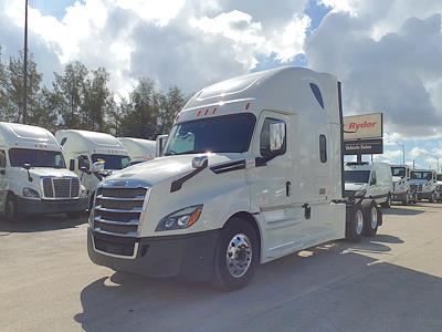 Used 2020 Freightliner Cascadia Sleeper Cab 6x4, Semi Truck for sale #879799 - photo 1