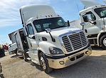 Used 2015 Freightliner Cascadia Day Cab 4x2, Semi Truck for sale #573146 - photo 1