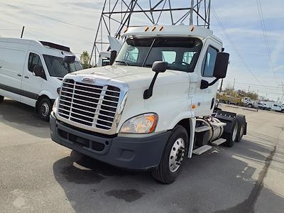 Used 2017 Freightliner Cascadia Day Cab 6x4, Semi Truck for sale #670452 - photo 1