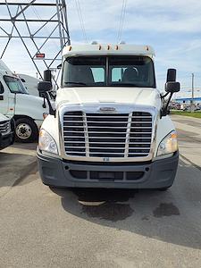 Used 2017 Freightliner Cascadia Day Cab 6x4, Semi Truck for sale #670452 - photo 2