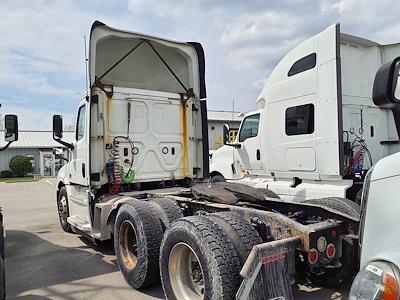 Used 2018 Freightliner Cascadia Day Cab 6x4, Semi Truck for sale #750262 - photo 2