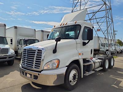 Used 2018 Freightliner Cascadia Day Cab 6x4, Semi Truck for sale #750837 - photo 1