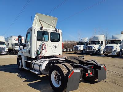 Used 2018 Freightliner Cascadia Day Cab 4x2, Semi Truck for sale #765918 - photo 2