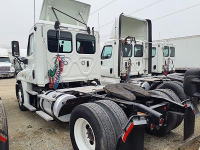 Used 2018 Freightliner Cascadia Day Cab 4x2, Semi Truck for sale #765919 - photo 2