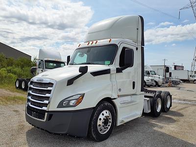 Used 2019 Freightliner Cascadia Day Cab 6x4, Semi Truck for sale #869559 - photo 1