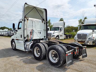 Used 2019 Freightliner Cascadia Day Cab 6x4, Semi Truck for sale #869559 - photo 2